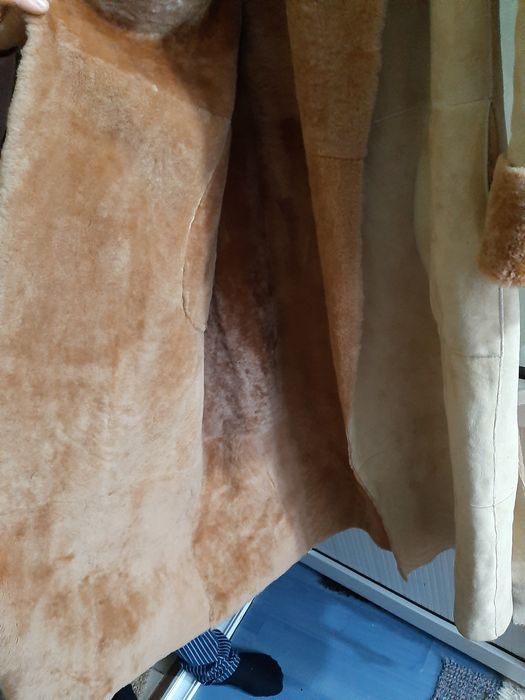 Vînd haină de blană din piele de căprioara