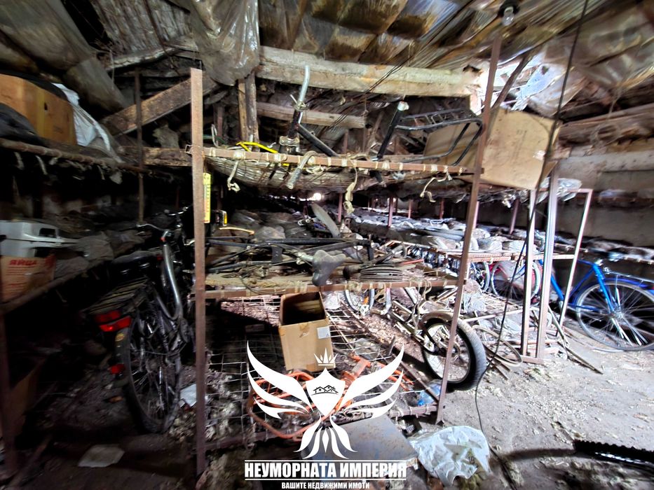 Продавам склад/селскостопански сгради 1450РЗП в имот 8700кв с.Боянци