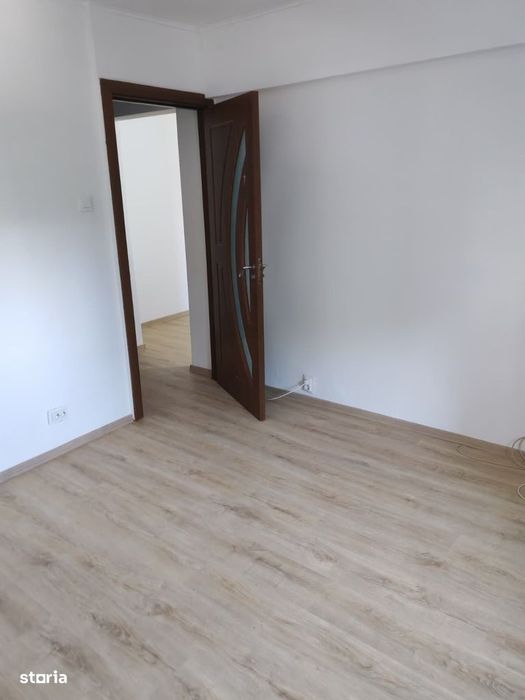 Apartament 2 camere decomandat - de vanzare