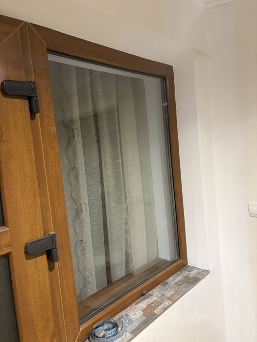 Ansamblu ușă exterior PVC + 2 geamuri laterale fixe – Termopan – Stejar Auriu