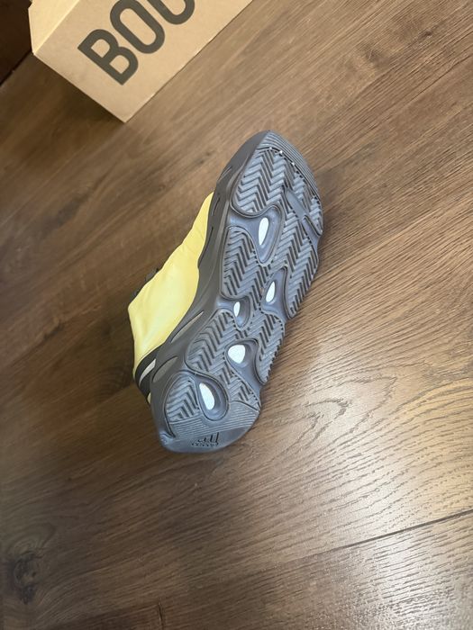 Дамски маратонки YZY 700 MNVN Adidas