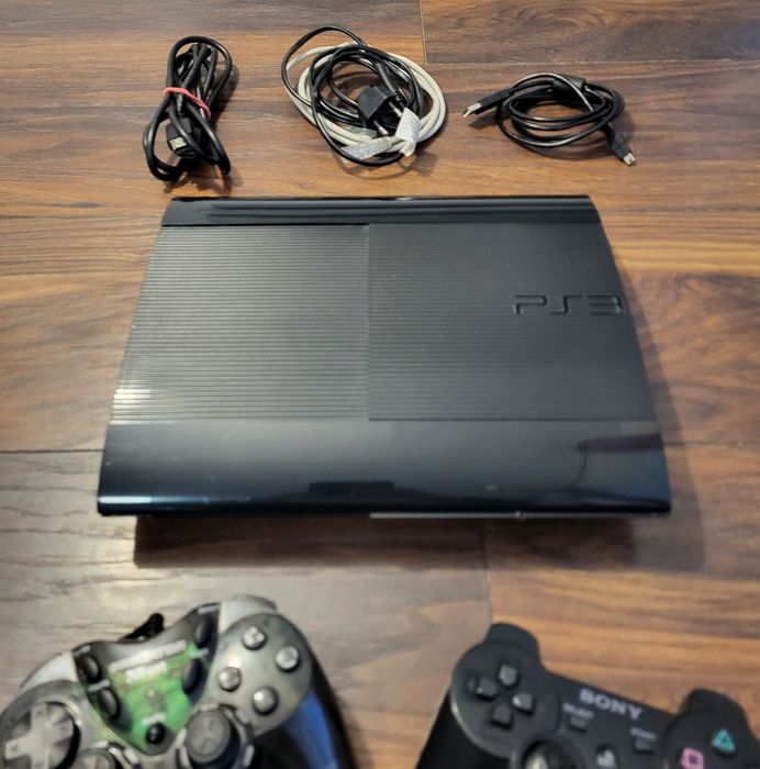 PS3 modat, 500 gb + 2 controllere + multe jocuri playstation 3 (GTA 5, Fifa 19, Minecraft, etc)