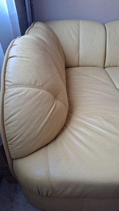 Canapea din piele naturala