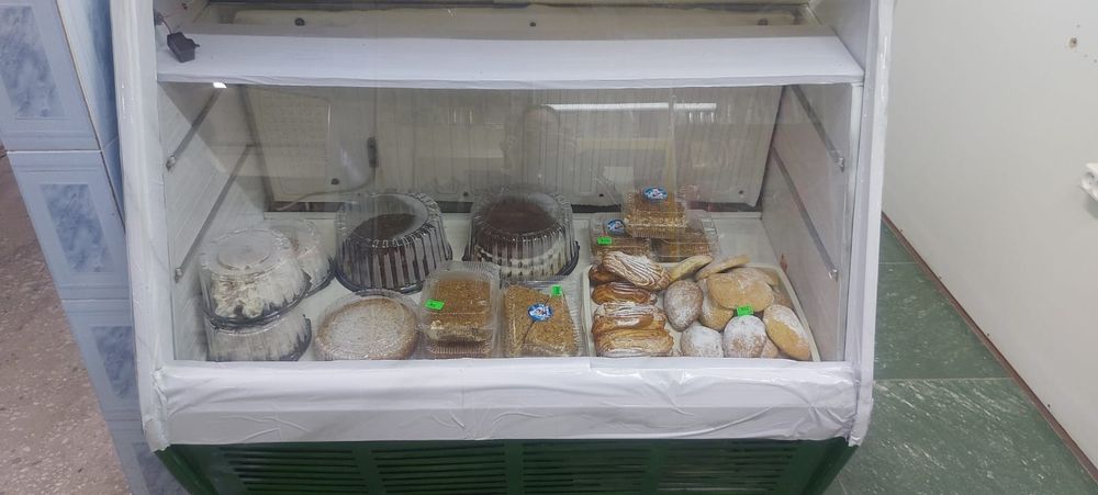 Продам витринный холодильник