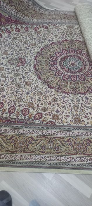 Ковёр с шикарным принтом.разм 2×5 шёлк бельгийский.Чистый без изьянов.