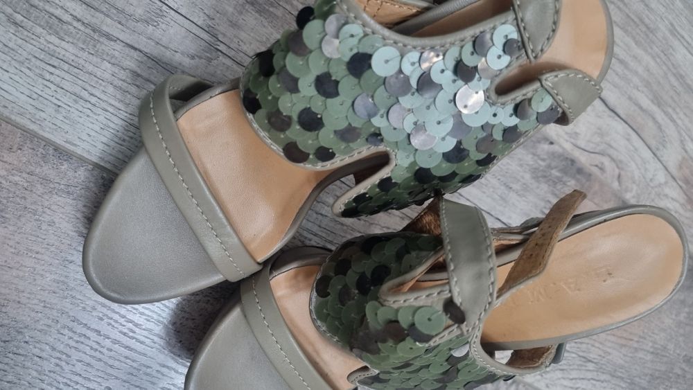 Босоножки L.A.M.B натуральные