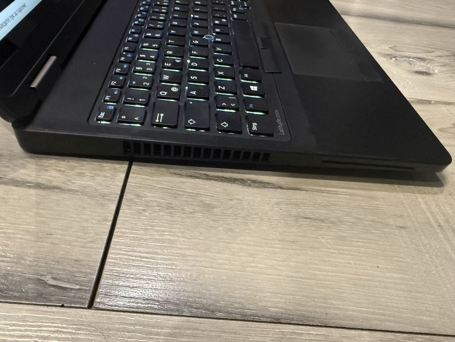 Dell Latitude E5570-i5-6300u/8гб/256гб м.2/подсветка/touchscreen