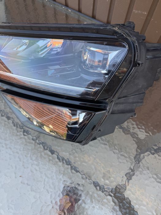 Far stanga skoda karoq