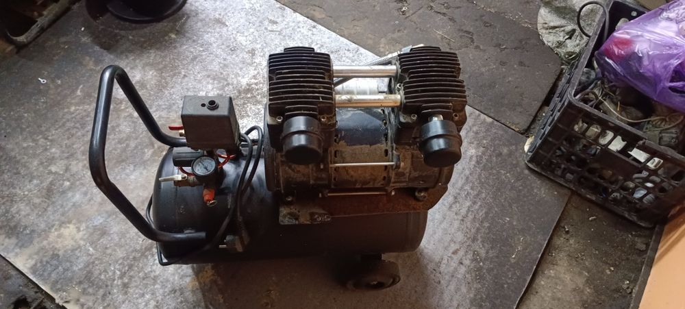 Компрессор 3 Hp 30 литров 8 bar