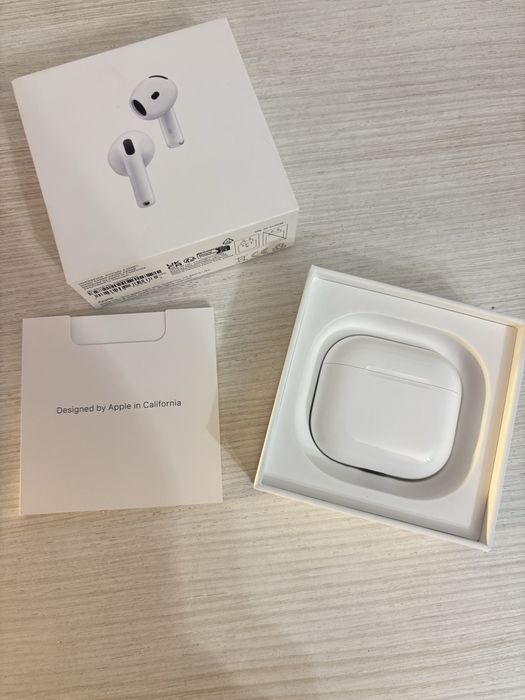 Безжични слушалки Apple AirPods 4