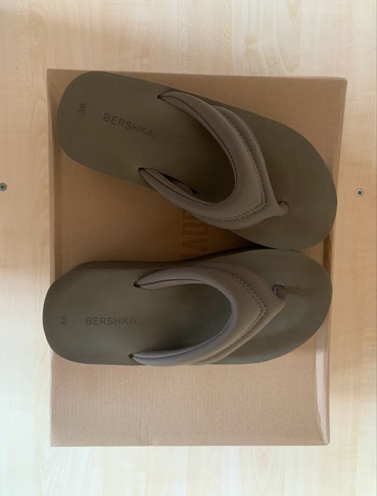 BERSHKA чехли 36 номер - нови