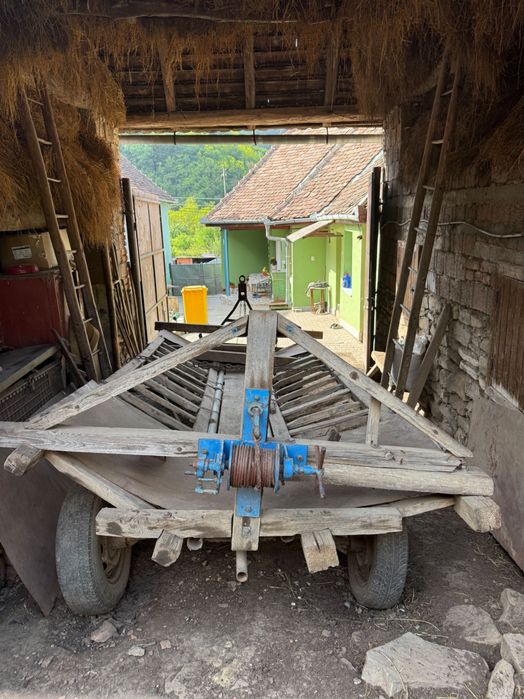 Căruță pentru tractor ,cai
