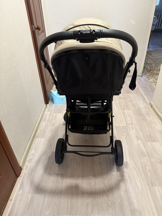 Продам прогулочную коляску