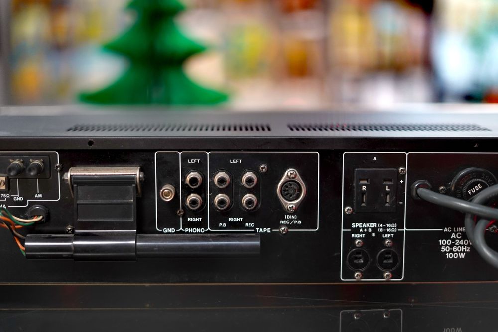 Amplituner AKAI AA-810