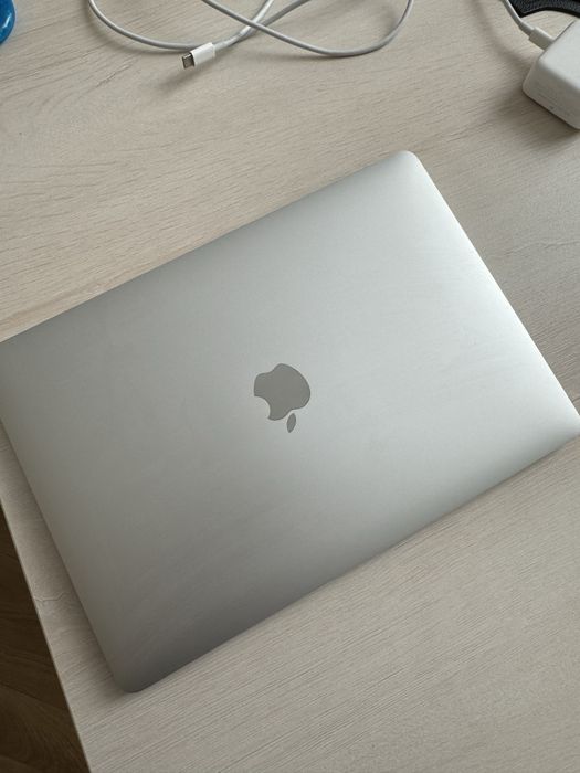 Продам Macbook air M1