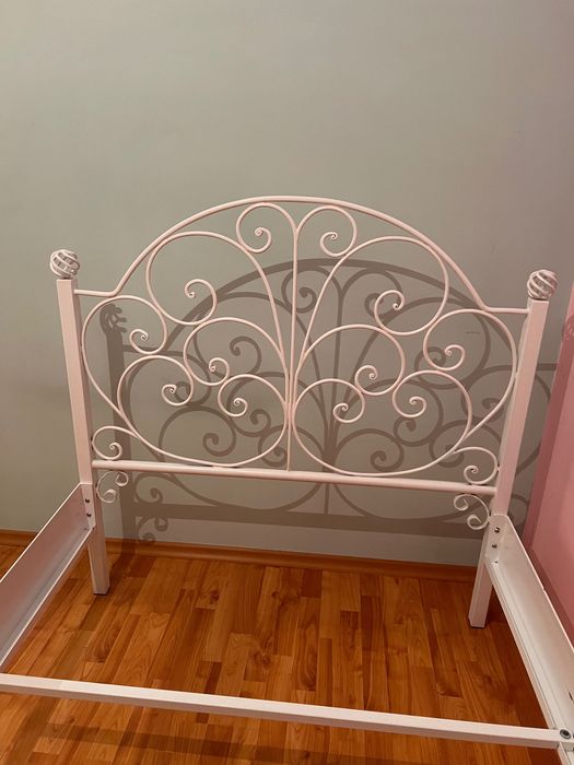 Легло метално бяло