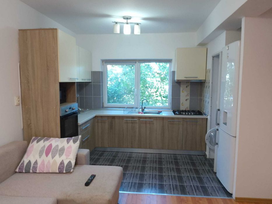 Inchiriez apartament in centru Gilau