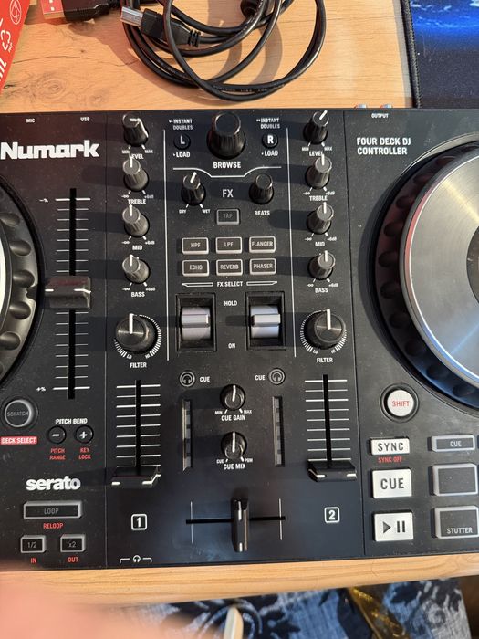 Numark mixtrack platinum fx