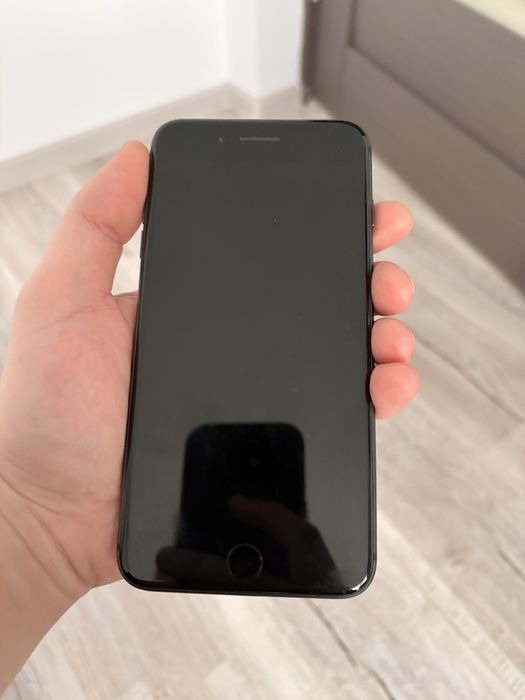 iPhone 8 Plus – 64 GB, baterie 74%, stare bună