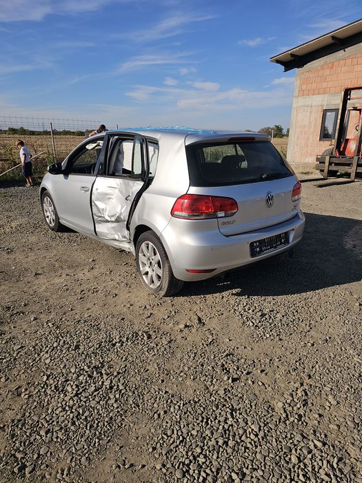 Dezmembrari piese vw golf 6 cay 1,6 tdi,DSG hb, gri,avariat automata 168 000 km.