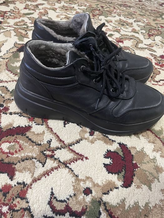 Продам зимнюю обувь