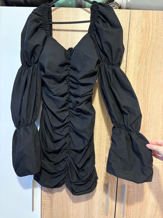 Официална черна рокля