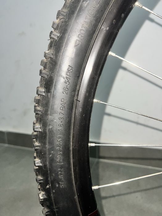 Bicicleta CUBE roti 29x2.25