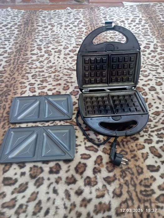 Срочно продам вафельницу