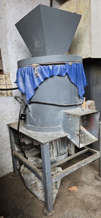 Фуражомелка с двигател