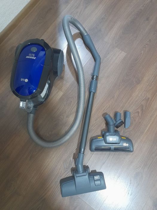 Пылисос LG в хорошем состоянии почти новый