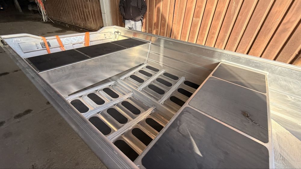 Vand barca aluminiu pescuit 3,65 m cu motor Mercury 9.9 cp