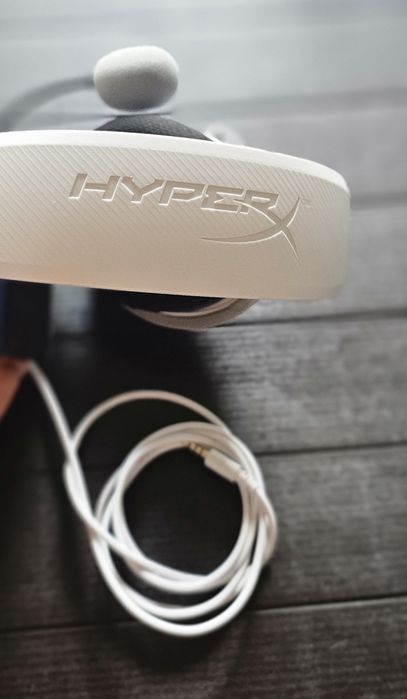 Vând casti Hyper x