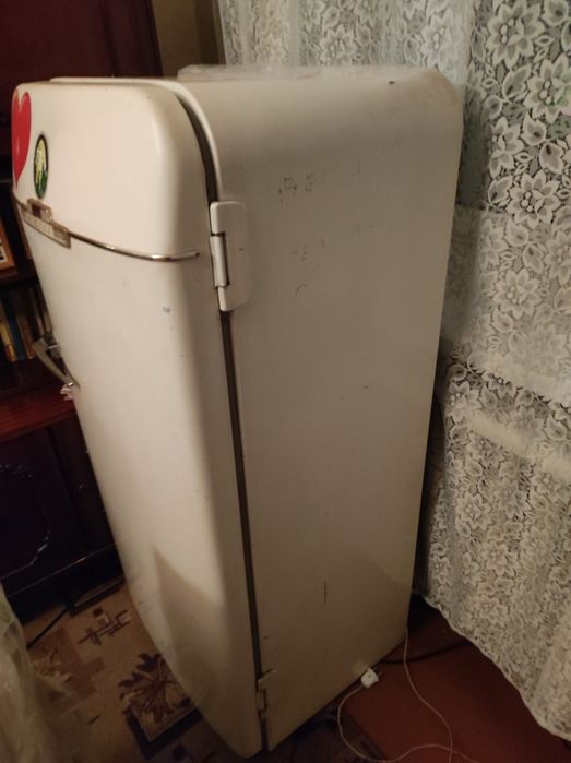 Продам холодильник Зил!
