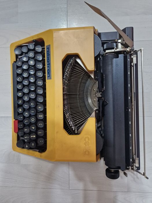 Masina de scris ROBOTRON CELLA