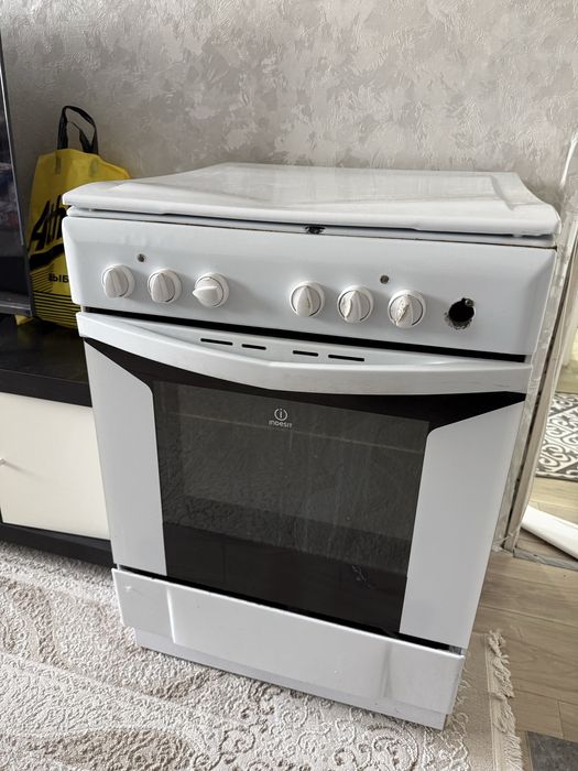 Продам плиту indesit