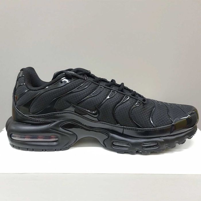 Nike TN Triple Black / Outlet