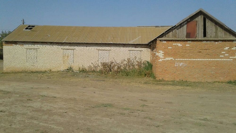 Продается  помещение с землей 20 соток