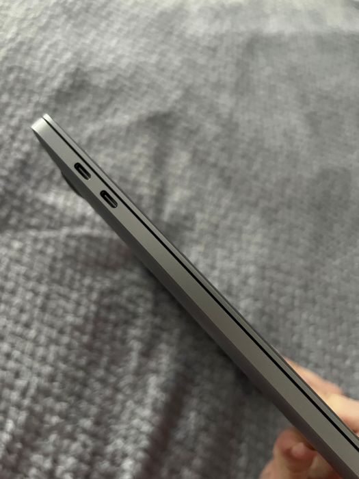 MacBook Pro 13 inch Retina Touch bar 2019