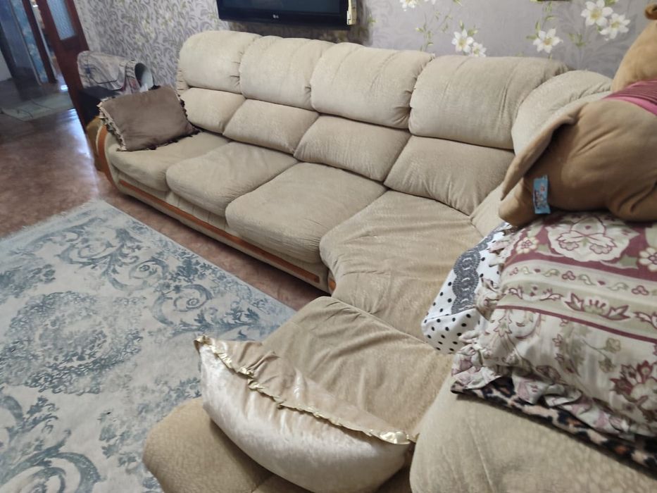 Продам диван и одно кресло