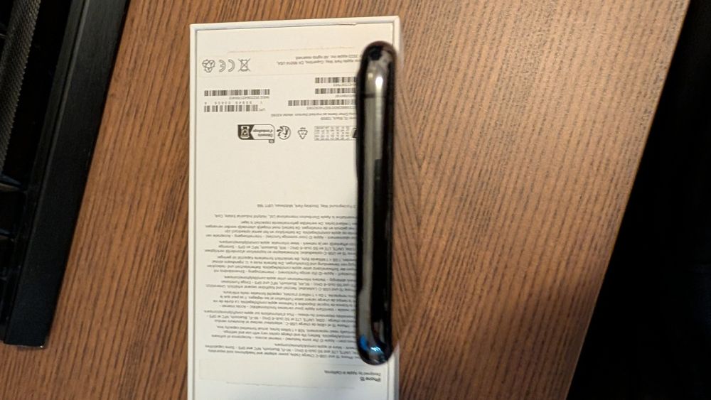 iPhone 11 pro 64 GB в отлично състояние.