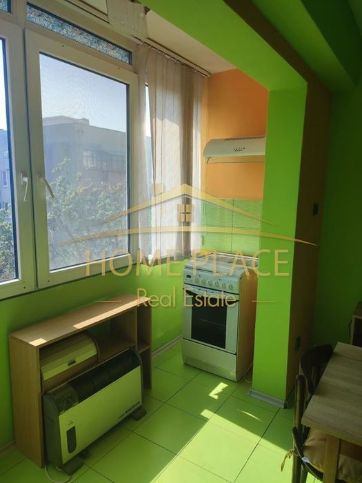 Дава се под наем Тристаен апартамент в Варна, Базар Левски - 65 кв.м за 561 € - Снимка #1