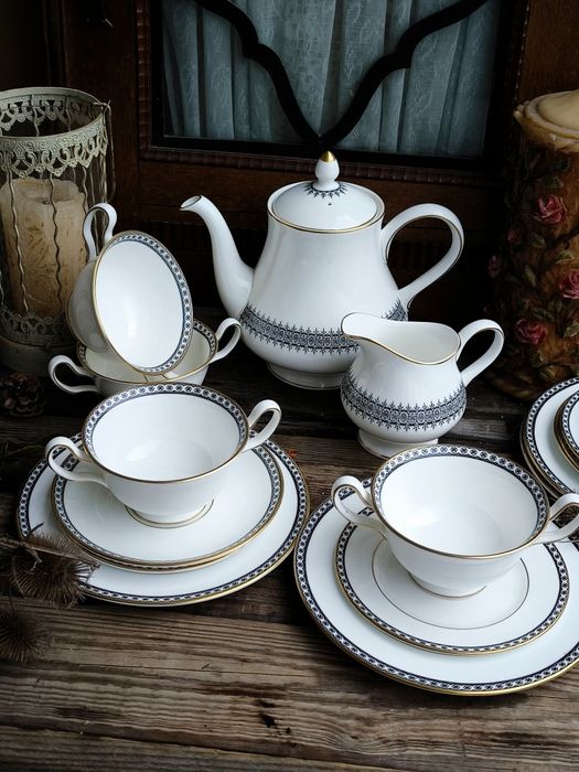 Костен порцелан Сервиз