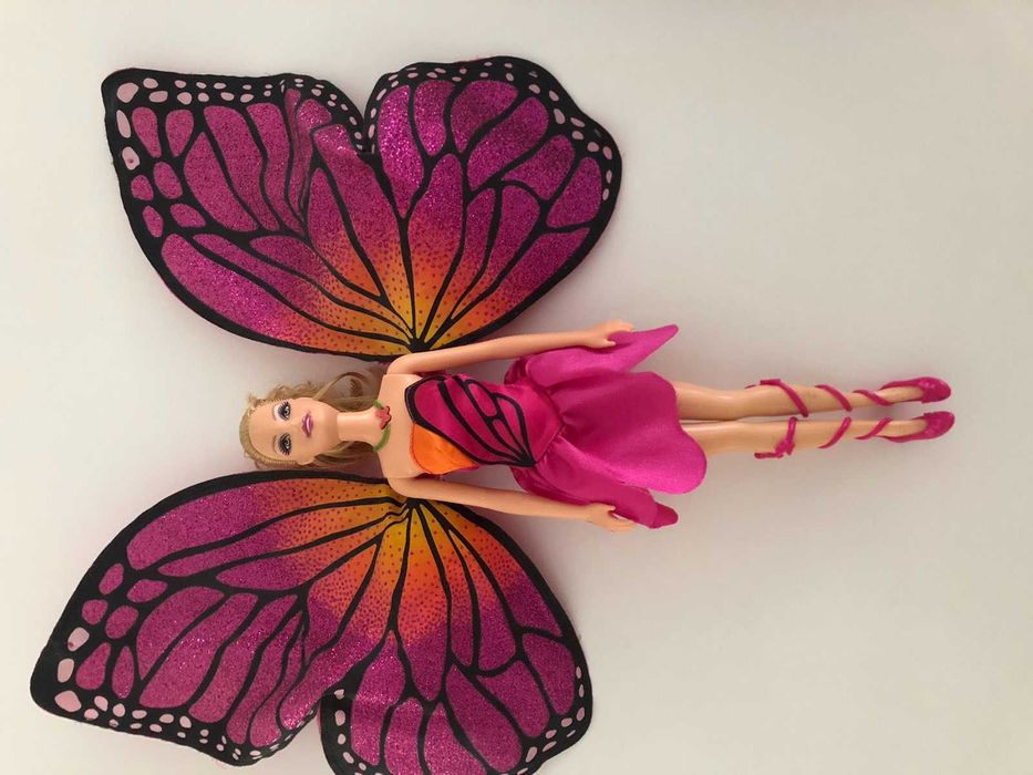 Кукла Барби с крила