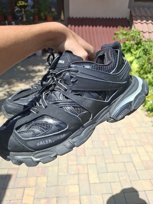 Balenciaga track