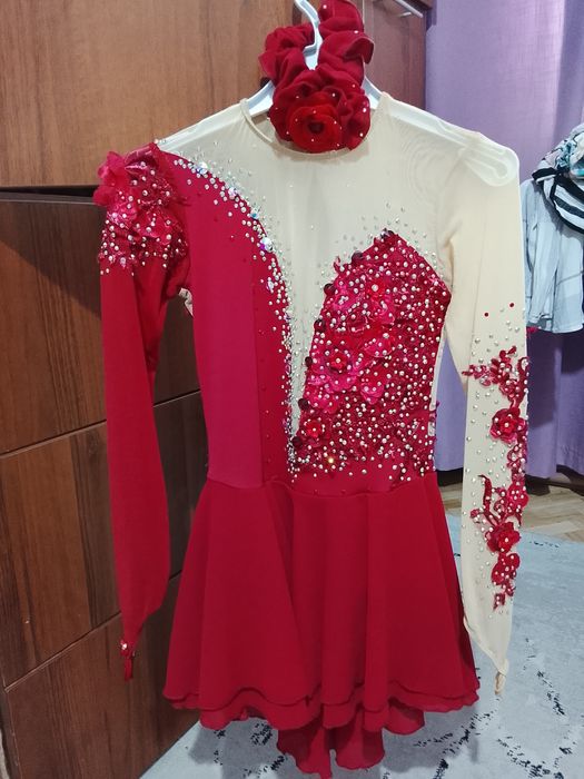 Продам платье для фигурного катания н