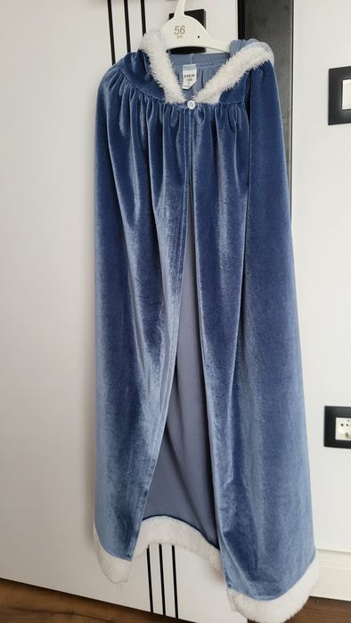 Rochita Elsa cu pelerina