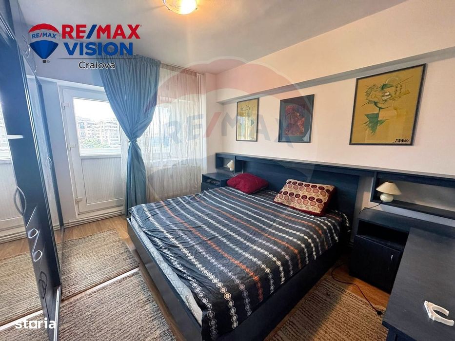 Apartament cu 4 camere de vânzare în zona Central