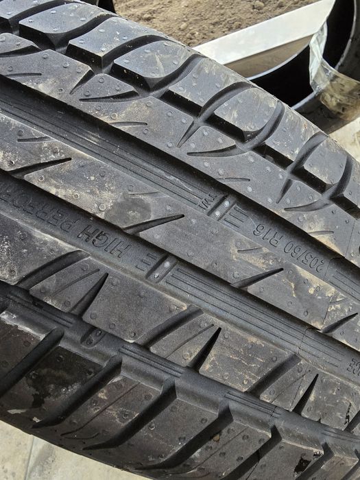 Vând 2 cauciucuri de vară