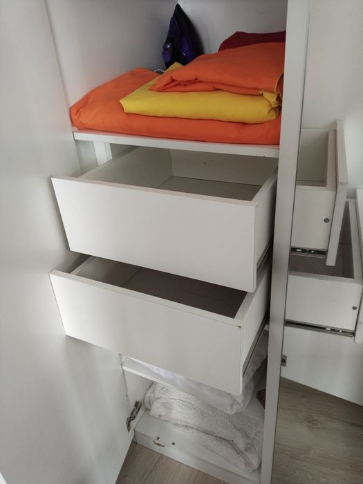 Шкаф в спальный срочно