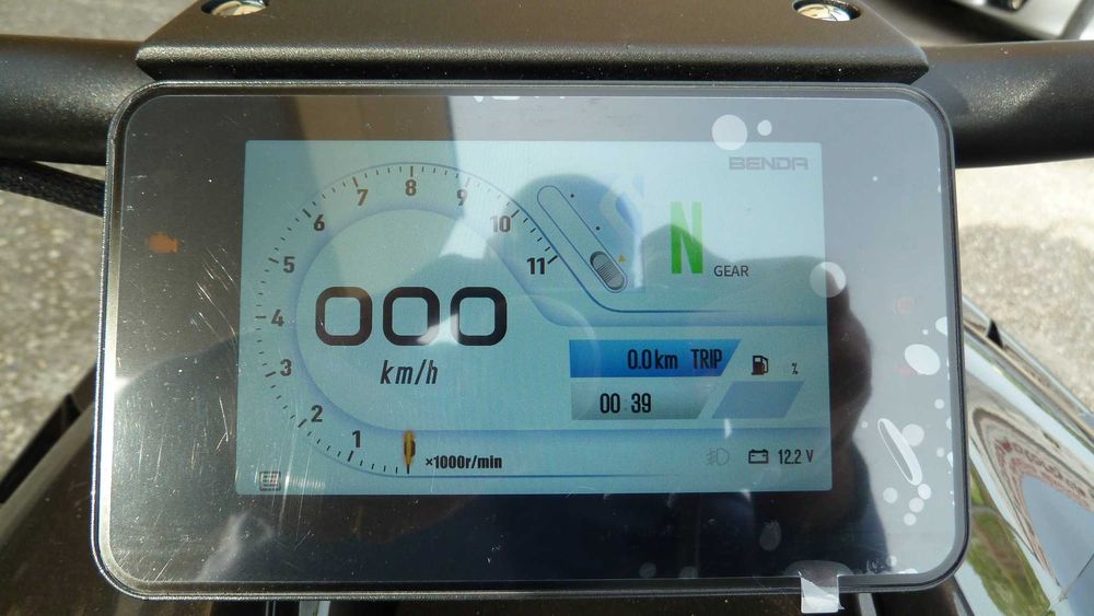 Motocicleta Benda LFC 700 PRO ( roata spate 300mm, suspensie pneumatica, faruri escamotabile) @ MYMOTO CLUJ